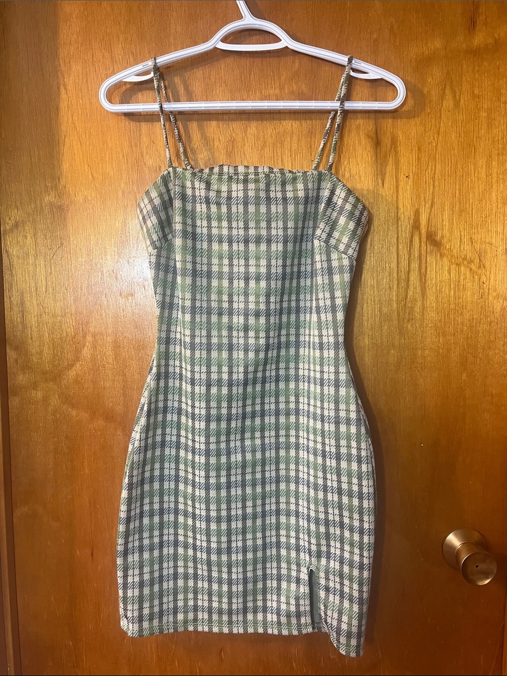 Woman’s Lovely Day Green Plaid Spaghetti-Strap Dress Snalm